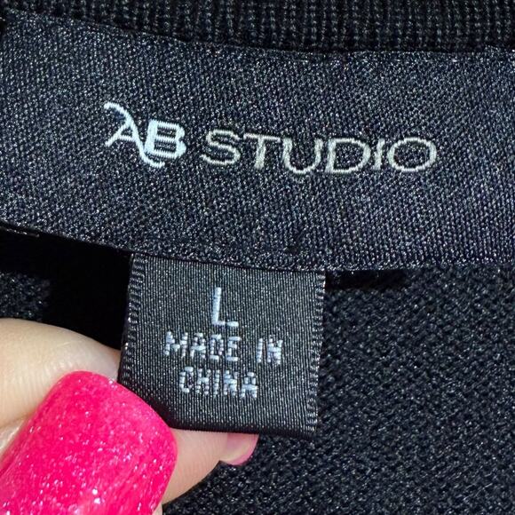 AB Studio V-Neck 3/4 Sleeve Black sweater dress with gray & white print Large - Picture 4 of 5
